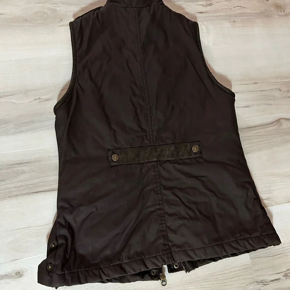 American Eagle Outfitters Black Vest with Cream Lining - Picture 7 of 12
